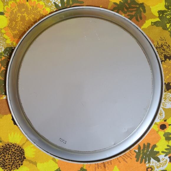 Vintage 70s Movieland Wax Museum Circle Metal Tray, 11" - Picture 3 of 5